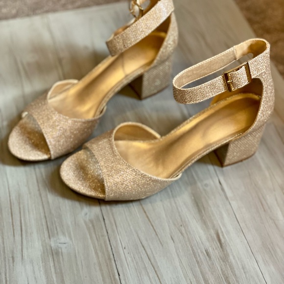 Dream Pairs Gold Glitter Heels - Picture 2 of 4